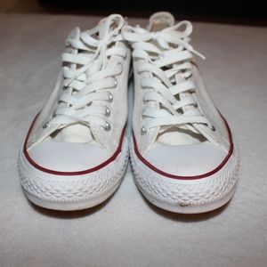Chuck Taylors Low Top